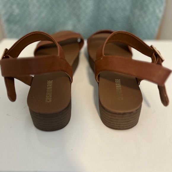 CUSHIONAIRE Women's Tan Sandals - Picture 2 of 3